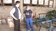 Blonde Gehilfin wird vom dicken Farmer hart durchgenommen