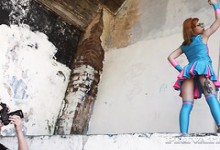 Ingwer-Cosplayerin Kira Roller bekommt ihre zierliche russische Muschi gefickt