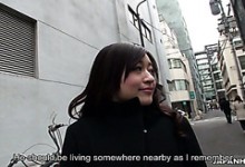 Das japanische AV-Idol Maria Ono besucht ihren größten Fan, um seinem Schwanz zu gefallen