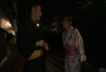Torrid japanische Kimono-Nymphomanin Yumi Maeda wird im Badezimmer von hinten gestoßen