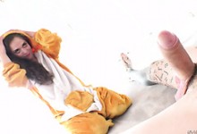 Sweet Ziggy Star wird in ihrem süßen Pikachu-Pyjama besessen